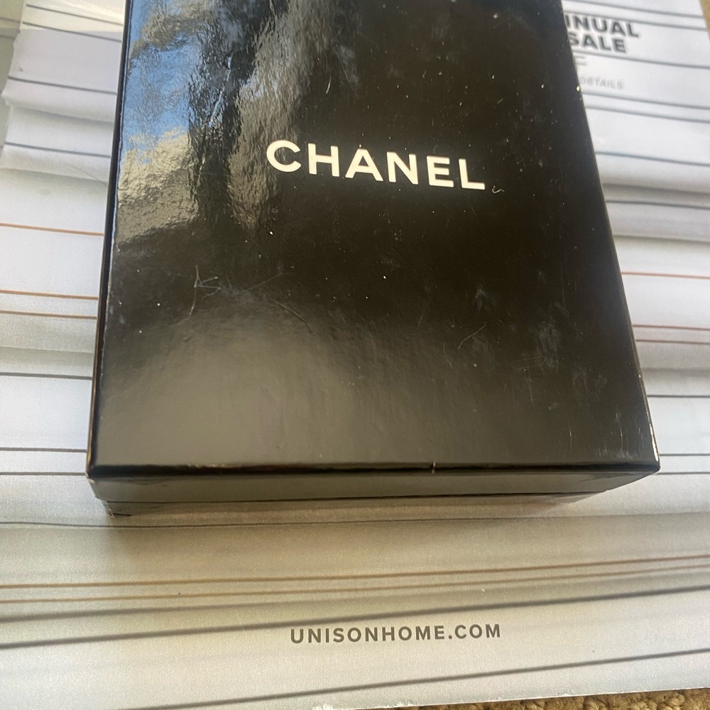 Chanel costume pearl drop earrings. - Picture 8 of 9